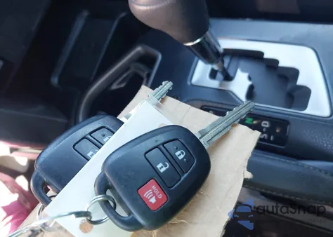 2018 Toyota Rav4 Xle z USA, uszkodzony, nr VIN JTMWFREV1JJ724891